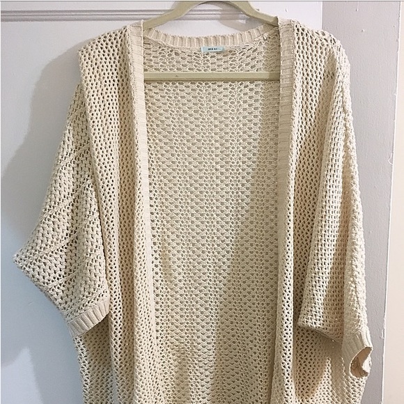Never worn Urban Outfitters crochet sweater - Picture 2 of 3